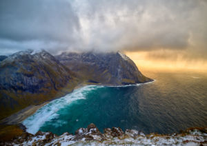 Zivatar az alkonyi horizonton