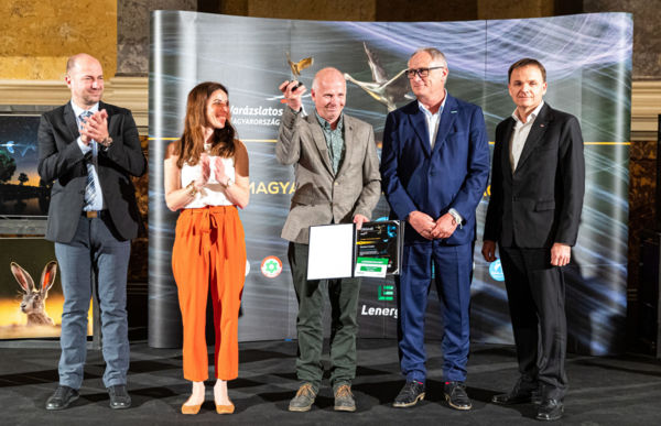 Átadták a legjobb magyar természetfotósnak járó Arany Daru szobrot